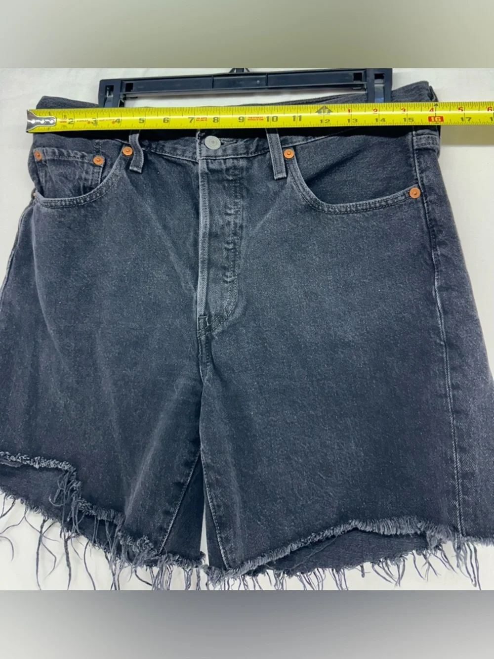 Levi's 501 Mid Thigh Shorts Women's Size 29 Black Dark Wash 100% Cotton Denim - Picture 4 of 11